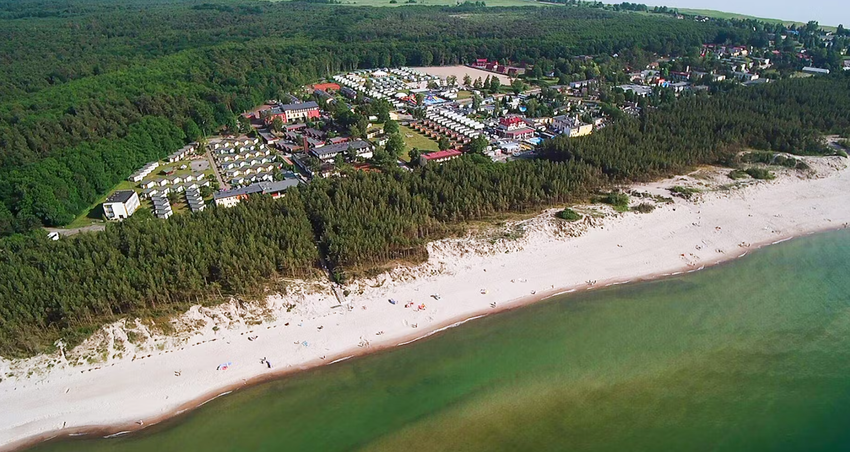Wypoczynek w plażowym raju 🌊 Noclegi z wellness w Łazach od 320 PLN/pokój 😊