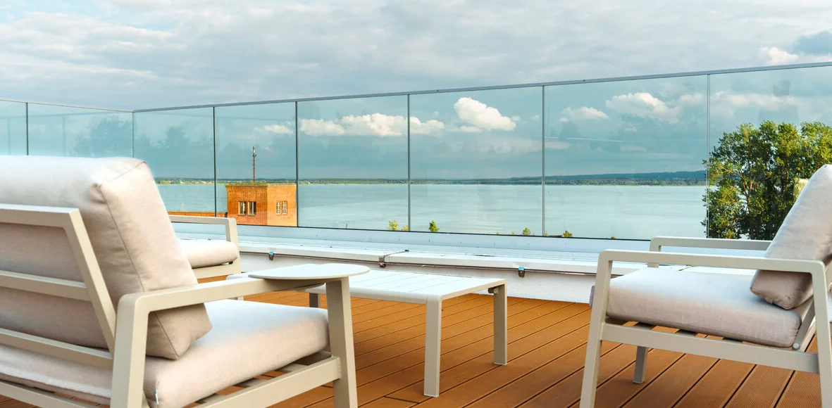 Zabierz tam fana awiacji 😍 Noclegi nad morzem w hotelu w dawnym hangarze 🛫