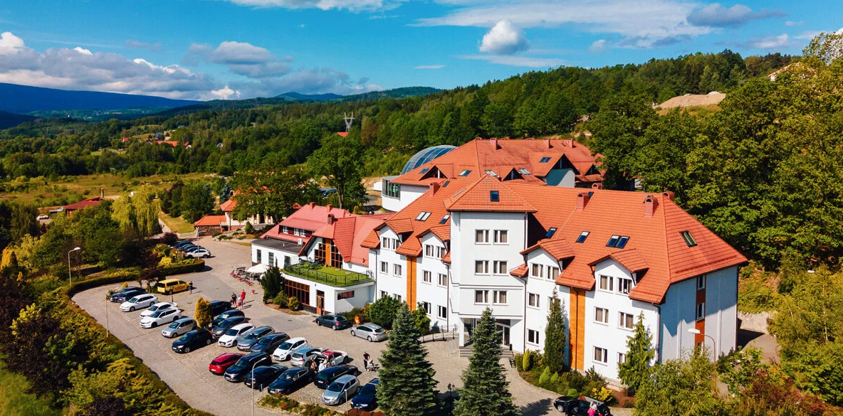 Najpiękniejsze wschody i zachody słońca między Śnieżką a Szrenicą 🌅😍 Noclegi w górach od 299 PLN/pokój 🗻