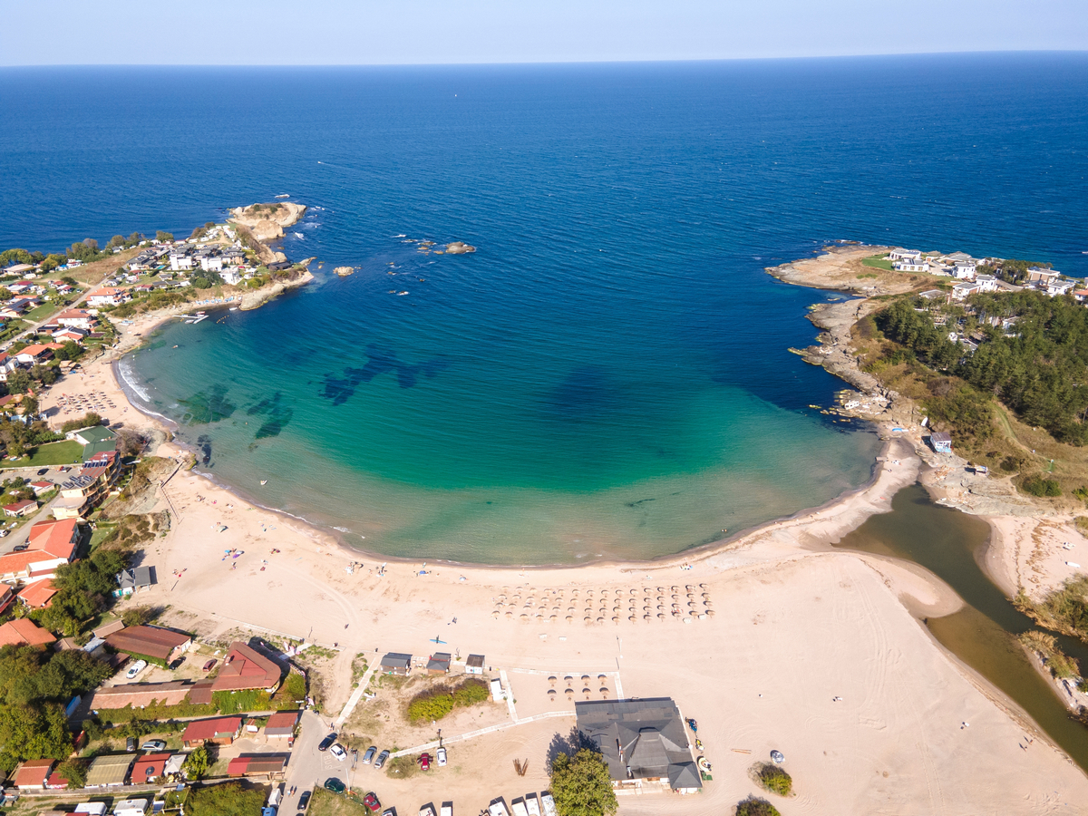 Odpocznij od pracy nad Morzem Czarnym 🌤️🌊 Loty i 4⭐ hotel z krytym basenem za 873 PLN