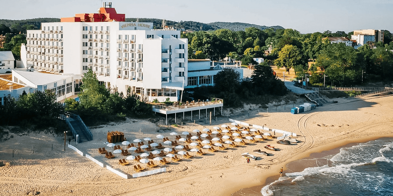 Urodziny Travelist 🥳🎁 Relaks przy plaży 🏖️ w 4* hotelu w Międzyzdrojach 🌊 Baseny i sauna w cenie 🧖‍♀️ Tylko przez 24 godziny! ⏰