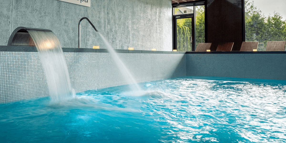 Morskie ukojenie 🌊 Relaks z basenem i strefą spa blisko plaży 🧖‍♀️ 🌲