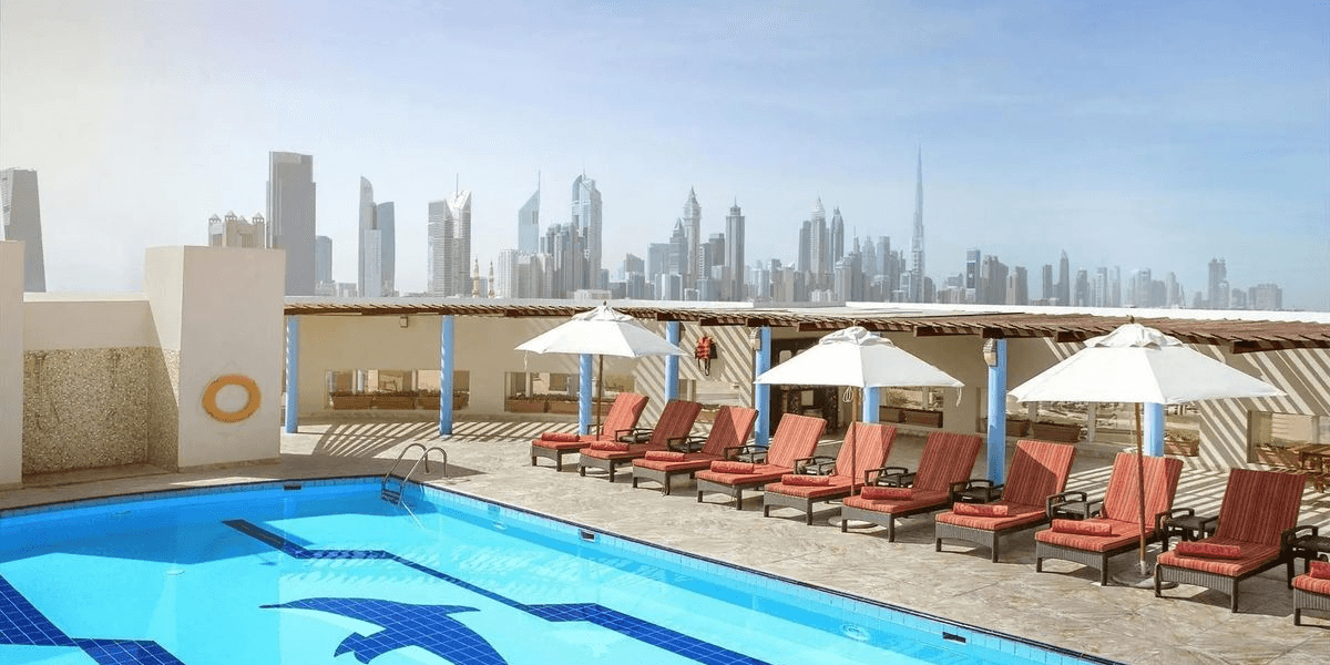 Komfortowy relaks w Dubaju 🌇✨ 4* hotel z basenem na dachu i all inclusive za 3188 PLN 💦🍹