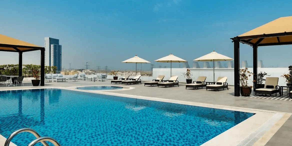 4* hotel w sercu Dubaju 🏙️🌴 Tydzień w luksusowym Four Points by Sheraton za 2393 PLN 🍴😎