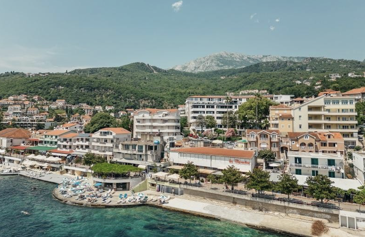 Czarnogóra na wyciągnięcie ręki 🏖️ Relaks przy plaży w Herceg Novi za 2529 PLN