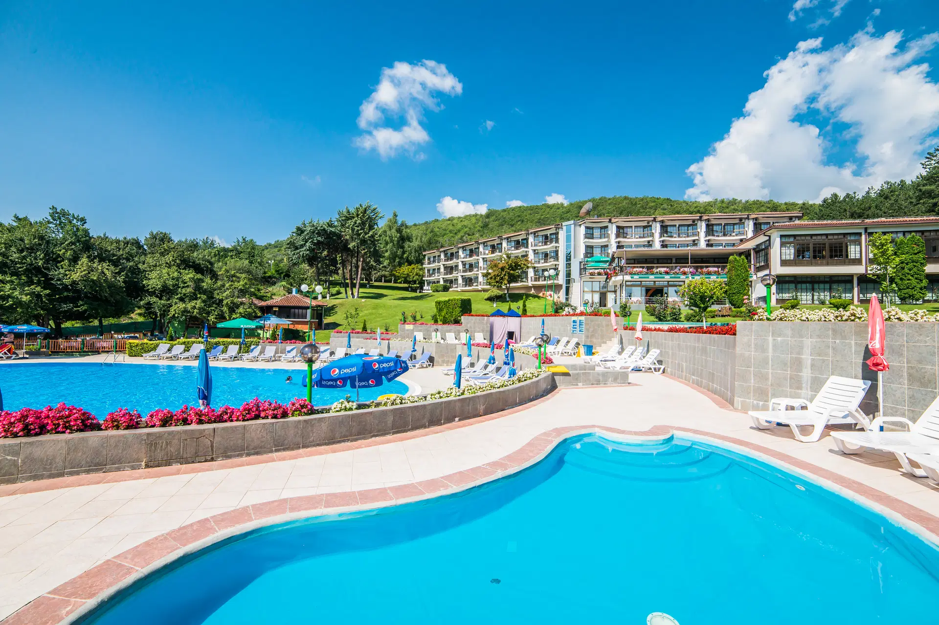 Wakacyjny relaks na Bałkanach 🏞️ 🏊‍♀️ 4* hotel nad Jeziorem Ochrydzkim za 2151 PLN