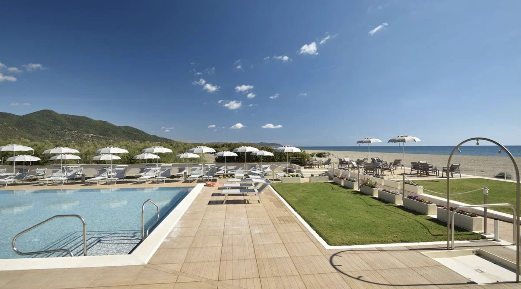 Wakacyjny tydzień pełen smaku i słońca 🌊🌿🧳 Sardynia z all inclusive w 4* hotelu za 2199 PLN 🌴☀️