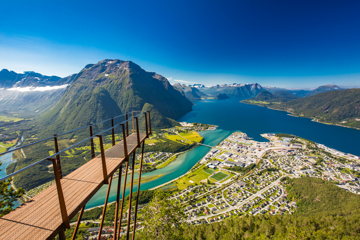 City break po norwesku 🏕️🌥️ Alesund z autem, noclegami i lotem za 661 PLN