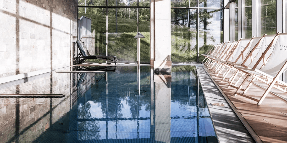 Relaks w górach z pięknym widokiem 🏔️ Nowiutki 4* Radisson w Szklarskiej Porębie 🧖‍♀️ Basen i sauny 🌲
