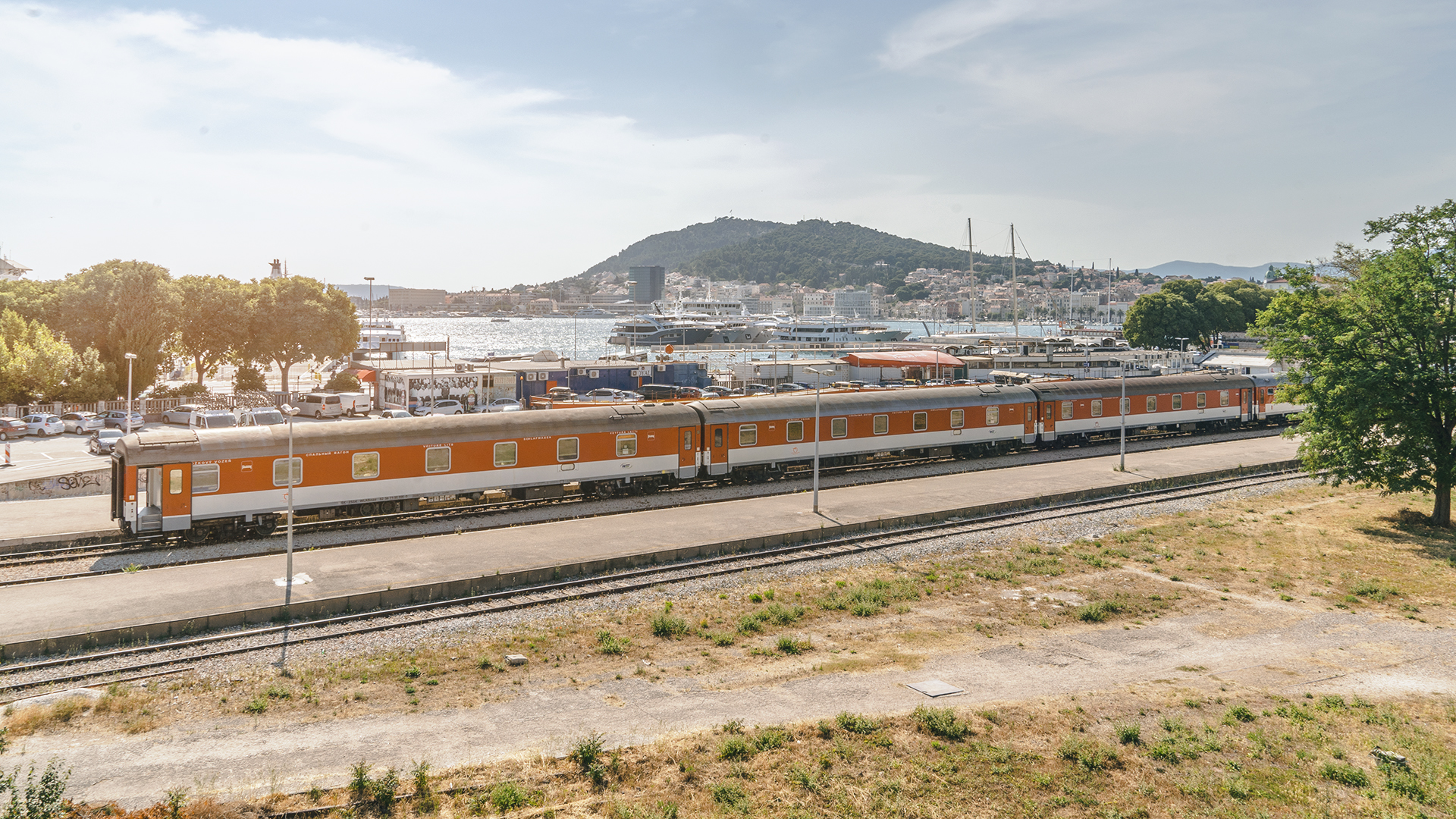 Zabierzesz auto i dostaniesz śniadanie do łóżka. Tak pociągiem do Chorwacji jeżdżą nasi sąsiedzi