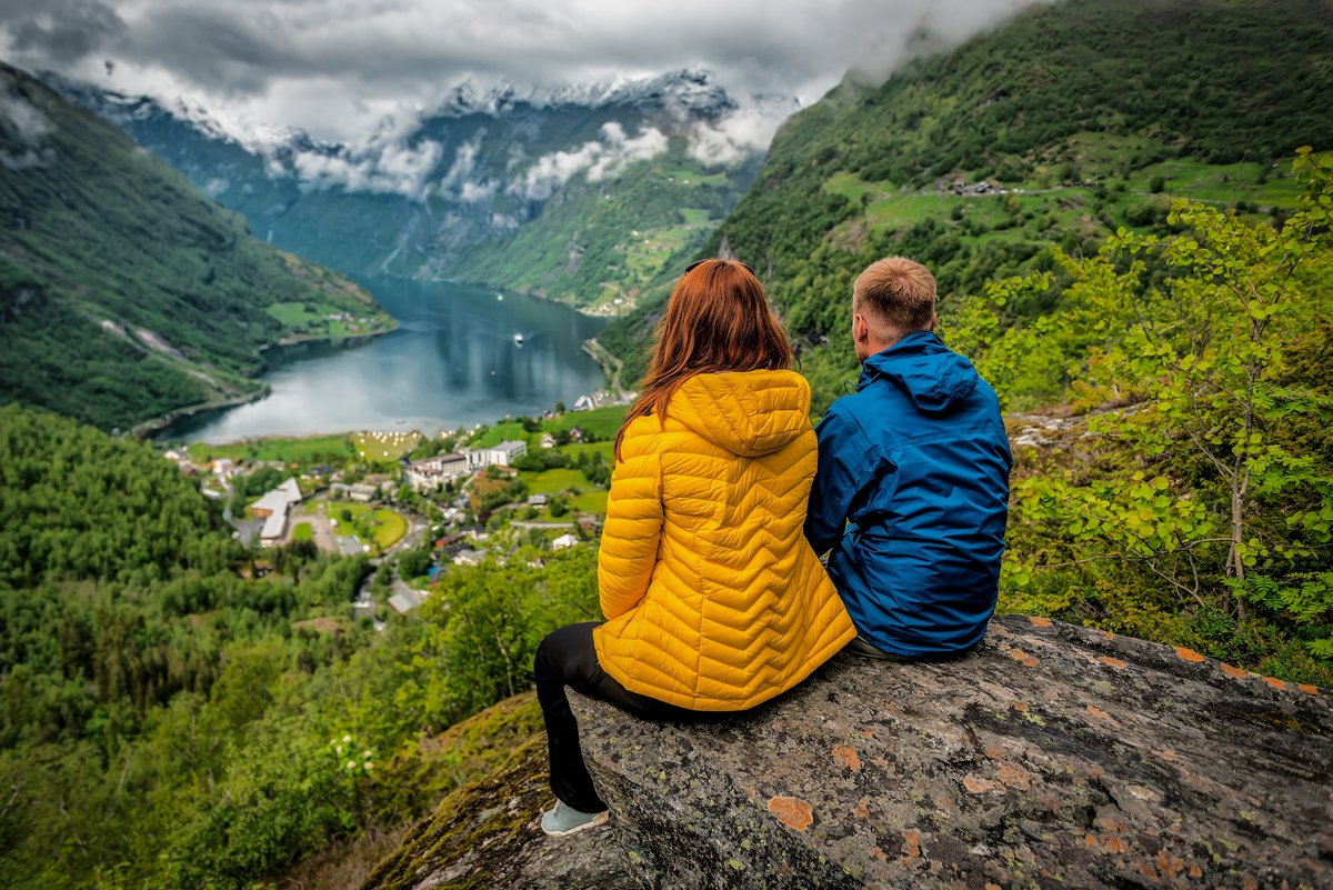 Lato nad fiordami za 570 PLN 🏕️🌥️ Loty (dla wszystkich) do Alesund, 3 noclegi i wynajem auta