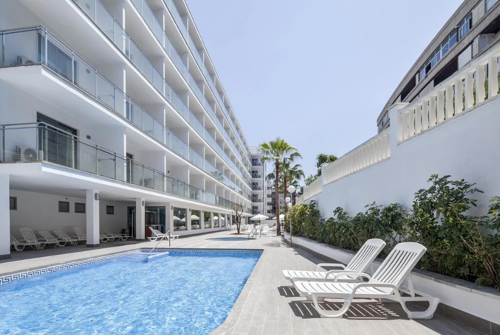 Złote plaże, pyszne tapas i relaks w słońcu 🍤🌊 Tydzień w 4* hotelu z wyżywieniem w Hiszpanii od 2569 PLN 🌴