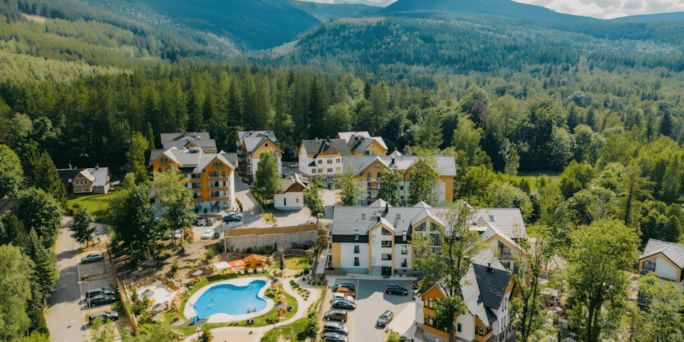 Luksusowy relaks: 5* 🏔️ górski resort z basenem i wellness w Karpaczu 🧖‍♀️