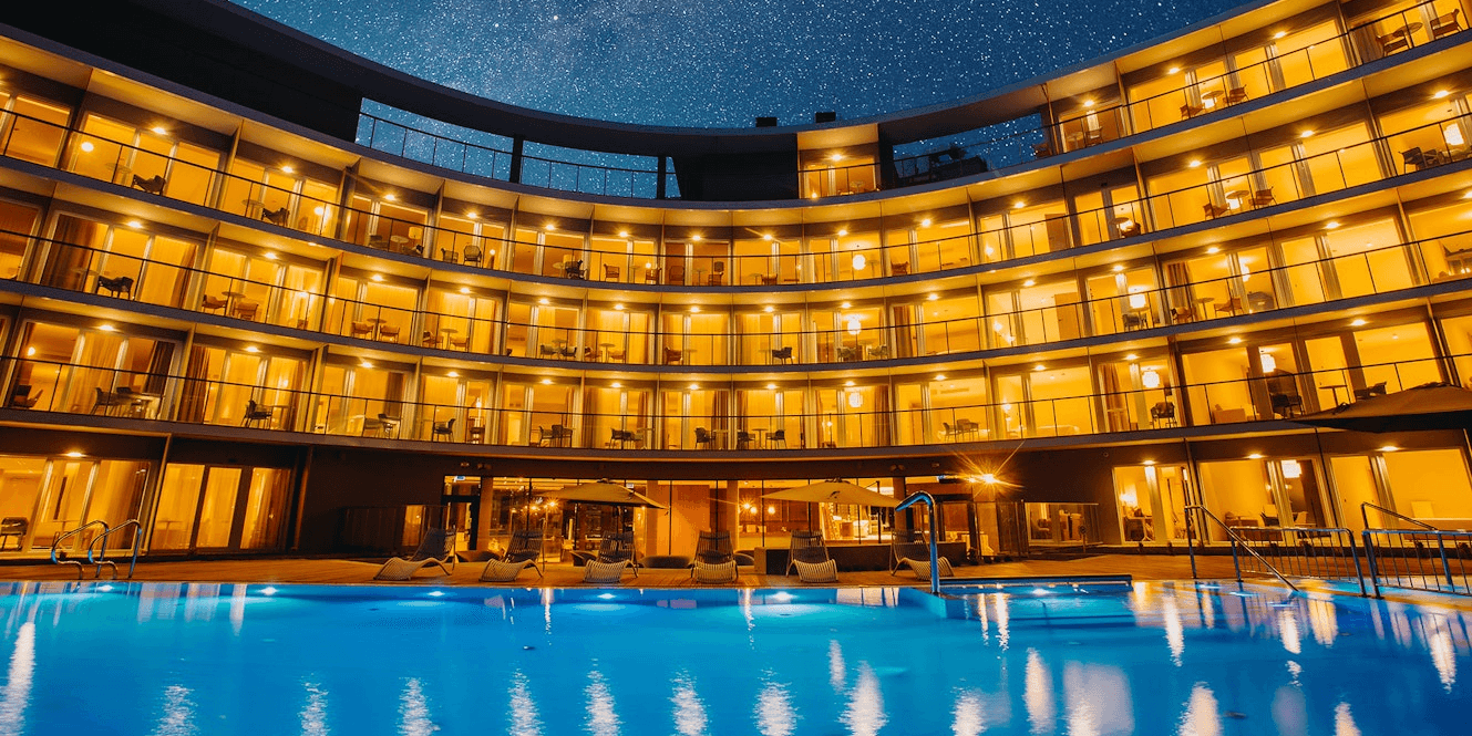 🌊 Nadmorski luksus w 5* hotelu zaledwie 300m od plaży 🏖️ Wybierz relaks w Pobierowie 🏨