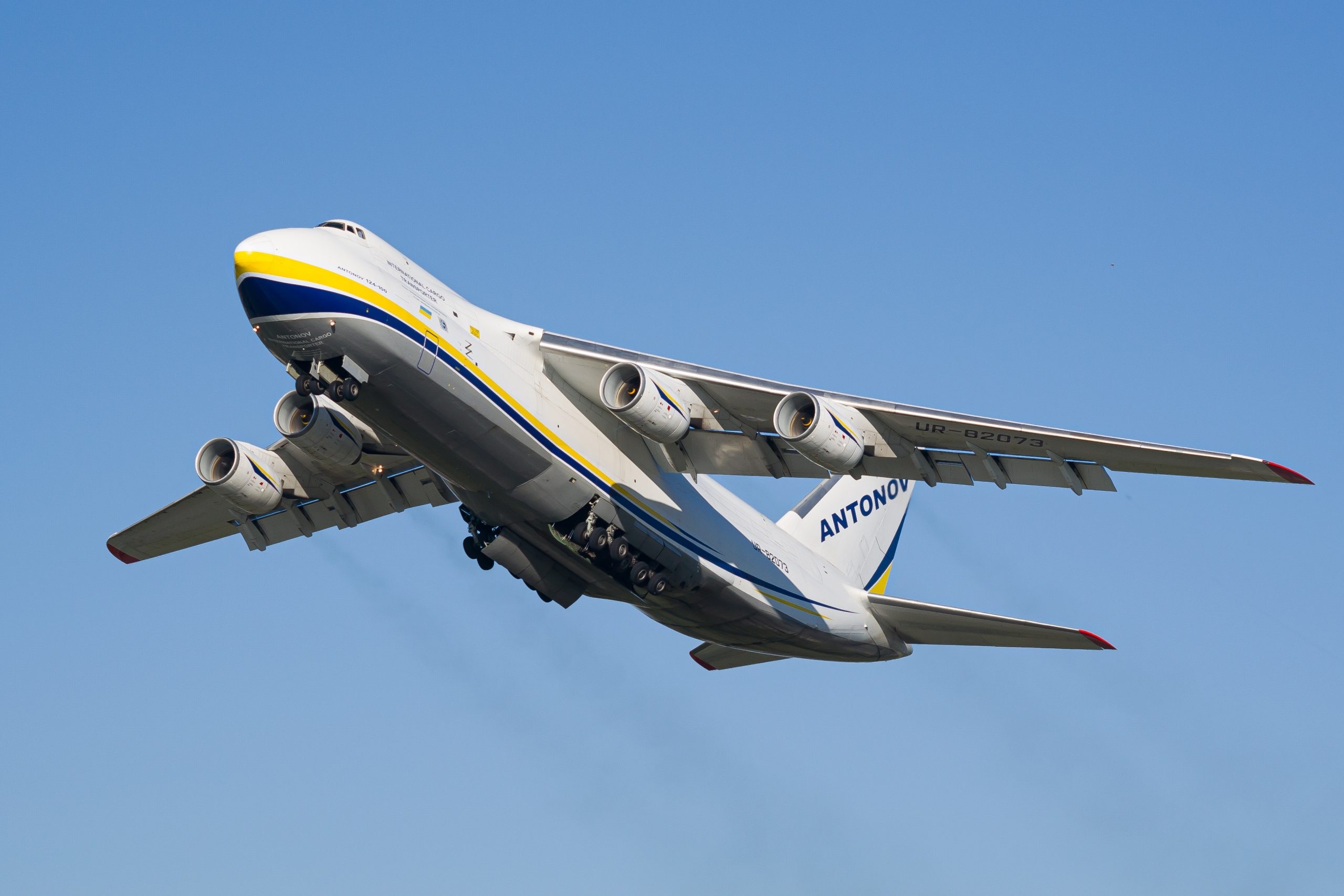 Potężny Antonow An-124 ewakuowany z Ukrainy. To jego pierwszy lot od wybuchu wojny 3,5 roku temu!