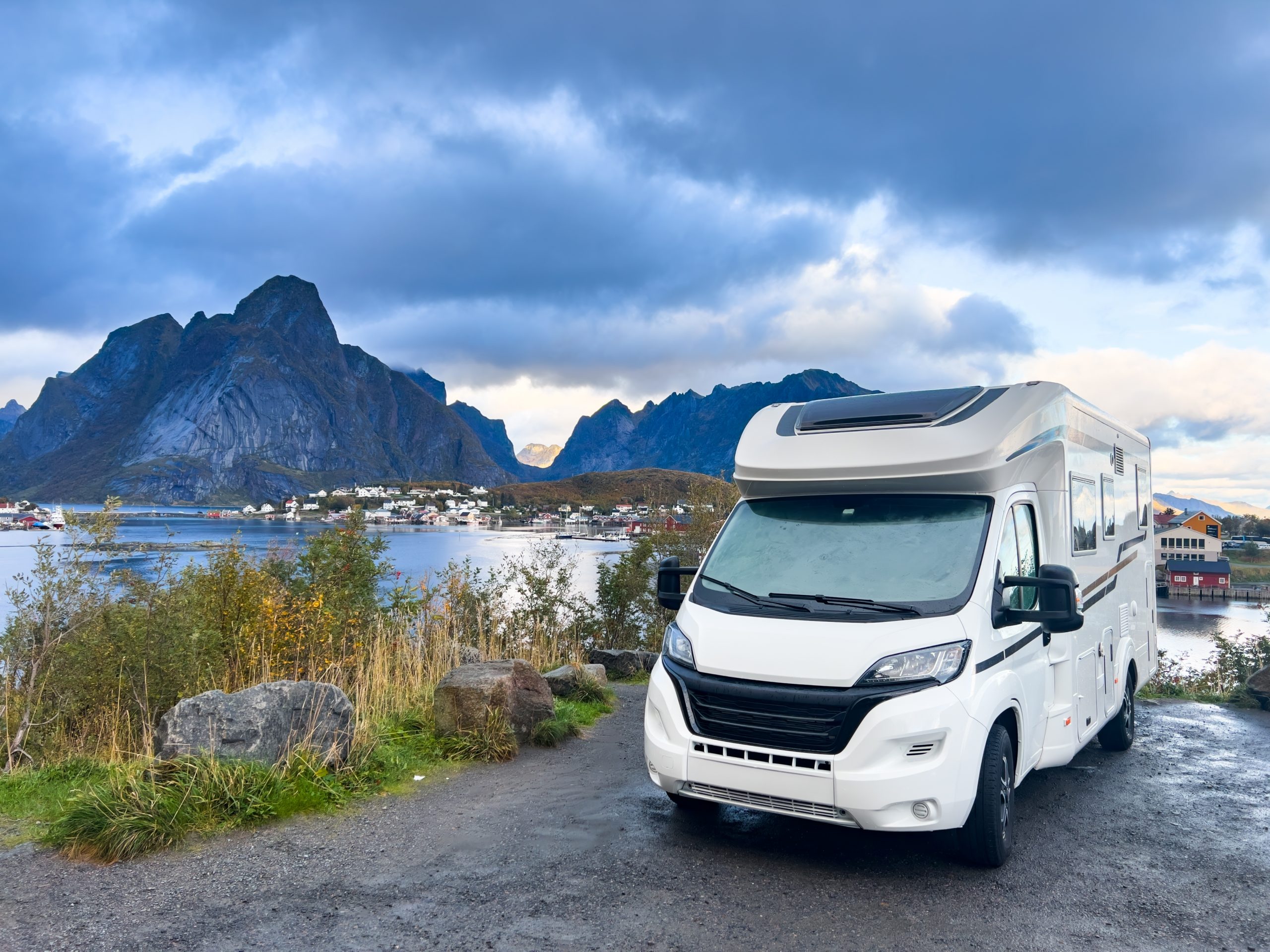 Kamperem przez świat. Zobacz co zrobić, by wakacje marzeń nie zamieniły się w koszmar