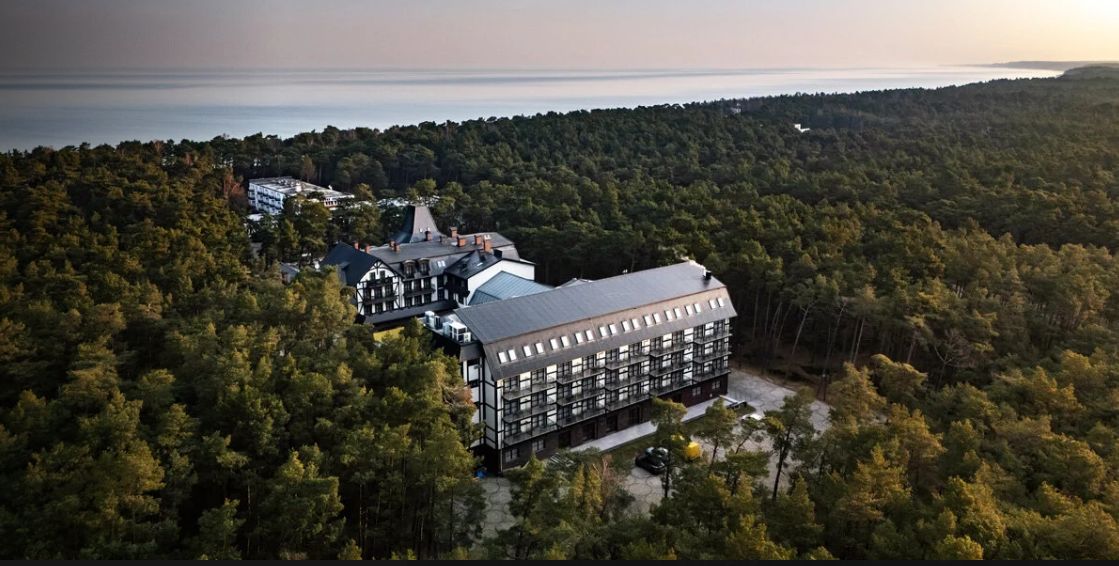 Relaks w królewskim stylu 👑 4* hotel tylko 150 m od plaży w Ustce 🌊 Basen i spa w cenie 🧖‍♀️