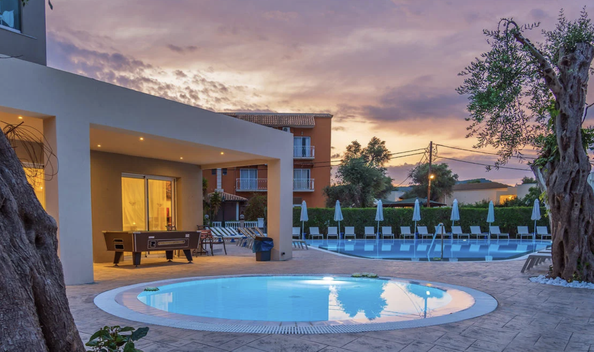 🌴 Korfu pełne uroku 🌊 Wczasy w 4* hotelu z all inclusive i basenem za 2729 PLN 😍🍹