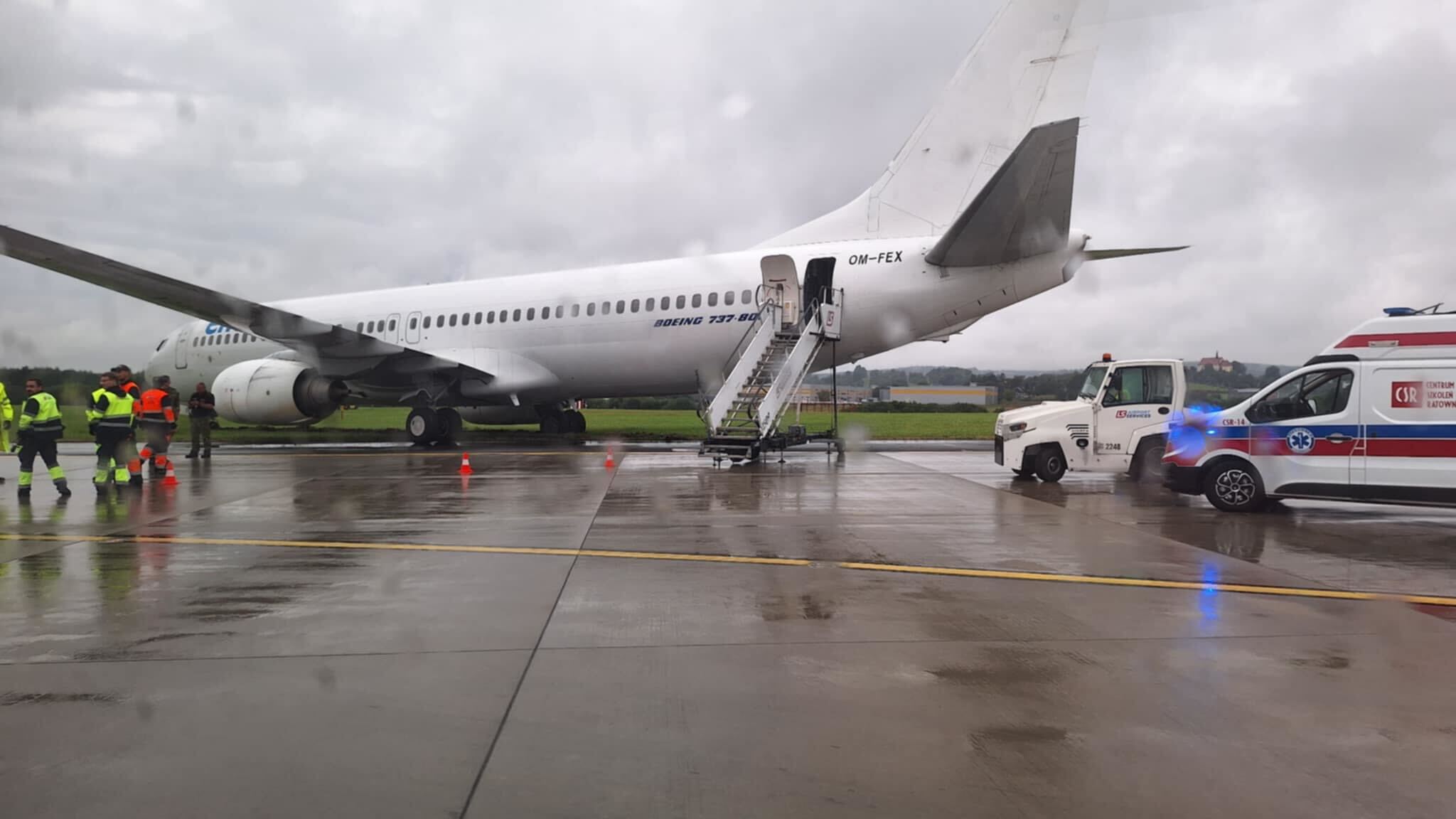 Samolot Enter Air wypadł z pasa na lotnisku w Krakowie! Lotnisko zamknięte, loty przekierowane