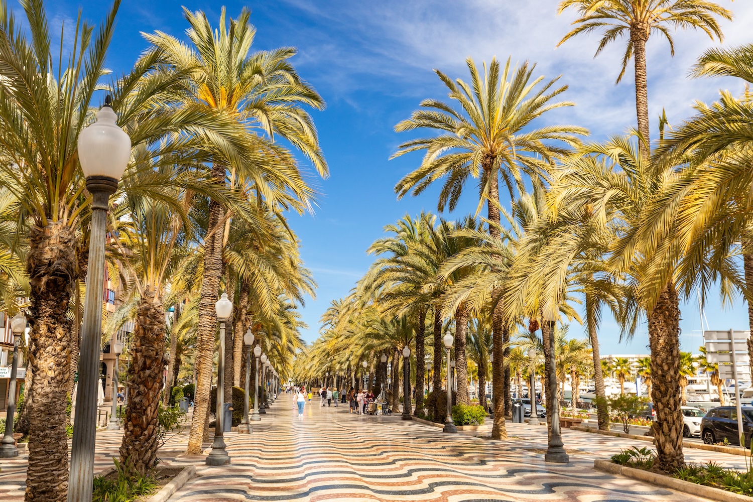 Złap trochę hiszpańskiego słońca ☀️ Alicante z Warszawy za 652 PLN 😍🔥