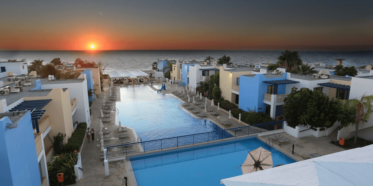 Zimowy relaks na Cyprze 🌴☀️ 4* hotel z basenem w Pafos za 1772 PLN