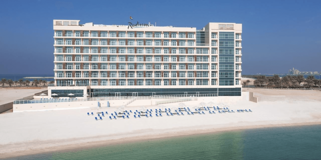 All inclusive w Emiratach 🌴☀️ 4* Radisson na plaży z własnym spa za 3999 PLN