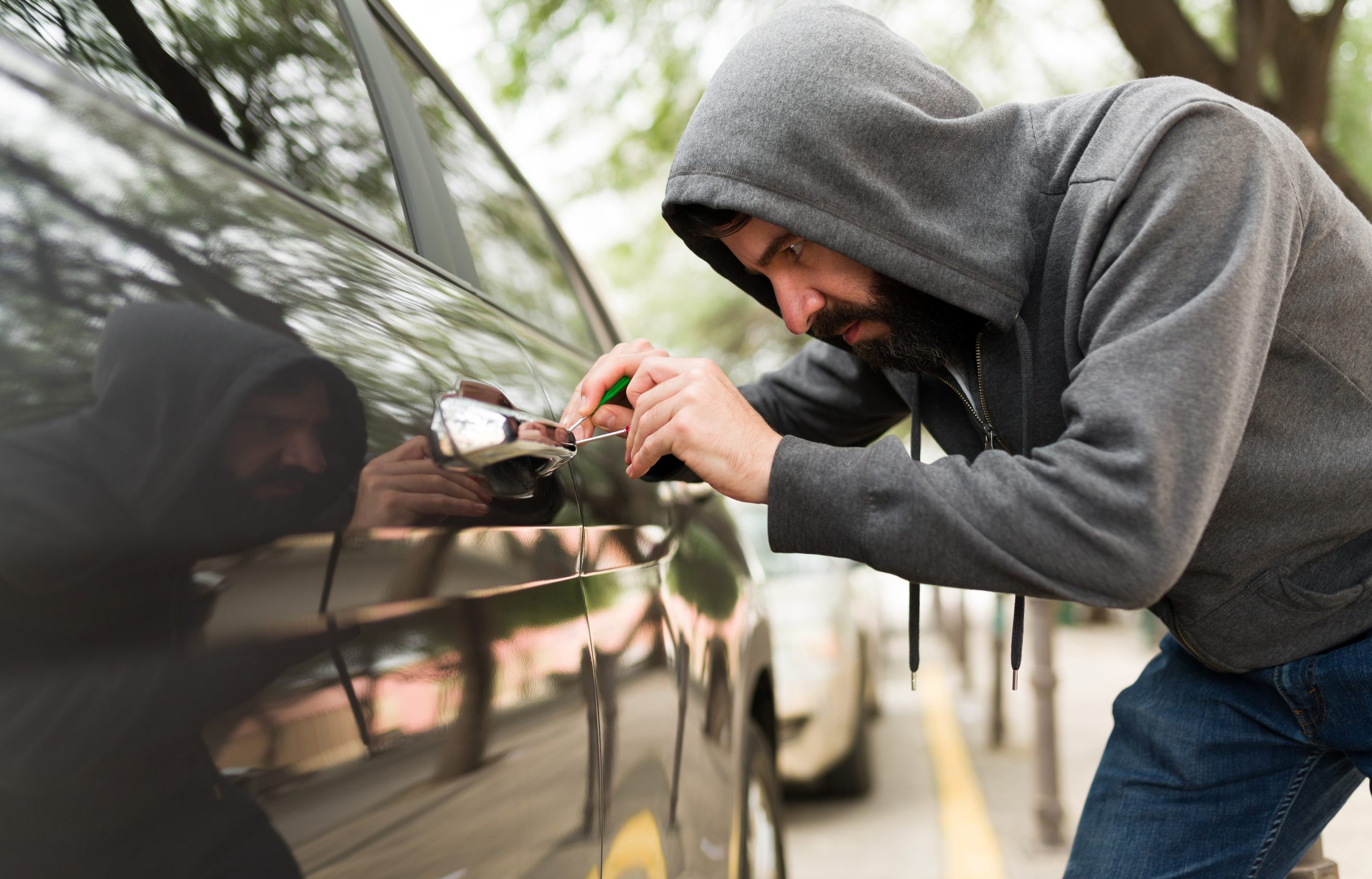 Nowy sposób na oszukiwanie turystów. Pracownicy wypożyczalni nocą uszkodzą Twój samochód – i pobiorą od Ciebie tysiące złotych