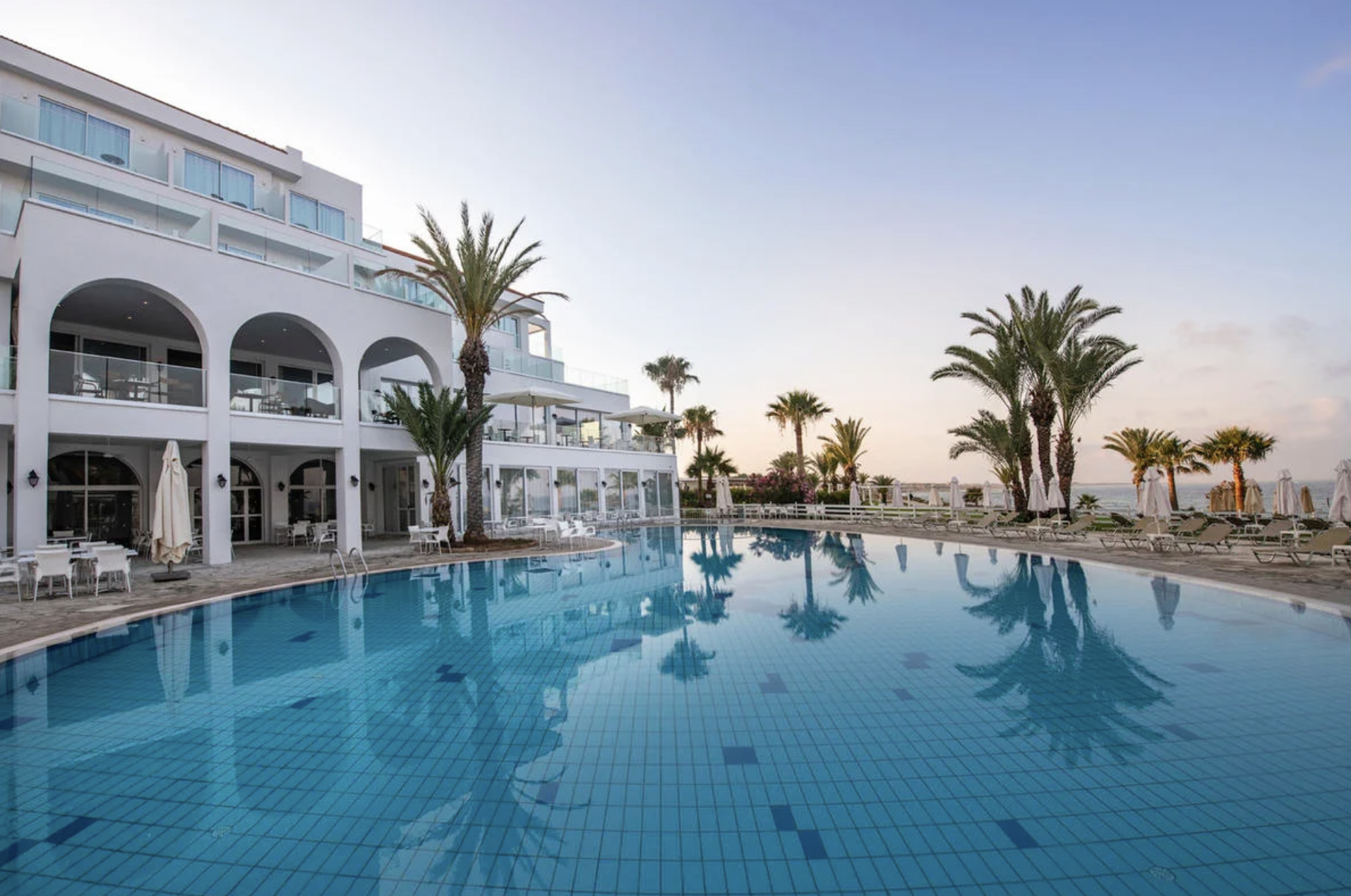 Wiosenny wypoczynek na Wyspie Afrodyty 🌴🏊 Tydzień na Cyprze w 4* hotelu z wyżywieniem za 2569 PLN 🤩