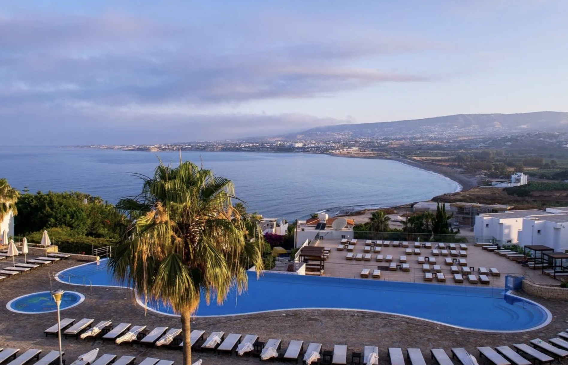 Cypryjski relaks z widokiem na morze 🌊🇨🇾 Tydzień w 4* hotelu z wyżywieniem za 2469 PLN 😎🌴