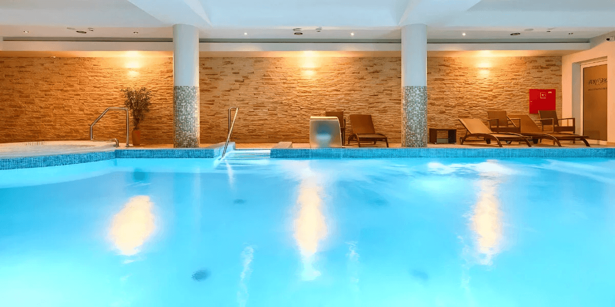 Relaks nad Bałtykiem 🌊 Noclegi z wyżywieniem i basenem w Świnoujściu 🏊‍♂️