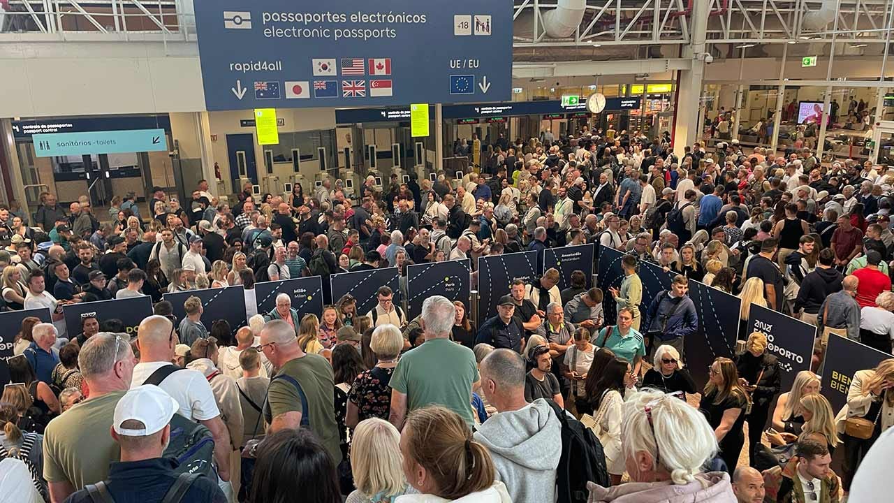 Paraliż na europejskim lotnisku. Przejście kontroli paszportowej trwa nawet 7 godzin