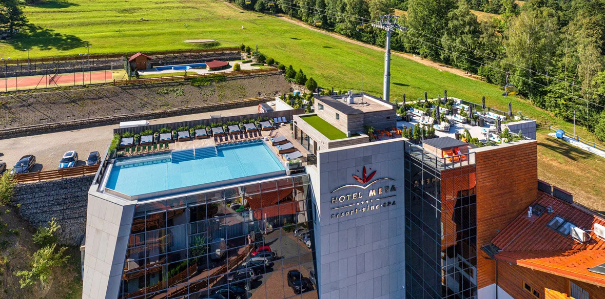 🏔️ Aktywny relaks w Beskidach 🧖‍♀️ 4* hotel z basenem na dachu i strefą spa 🏊‍♂️