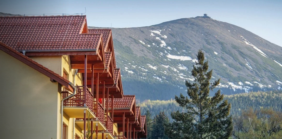 Karpacz z widokiem na Śnieżkę 🏔️ Relaks i zdrowie w sercu Karkonoszy 🧖‍♀️ 🌲