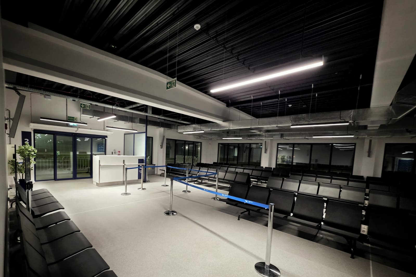 Najdziwniejszy terminal w Polsce już nie straszy. Najmniejsze polskie lotnisko rośnie w siłę – nowy budynek robi wrażenie