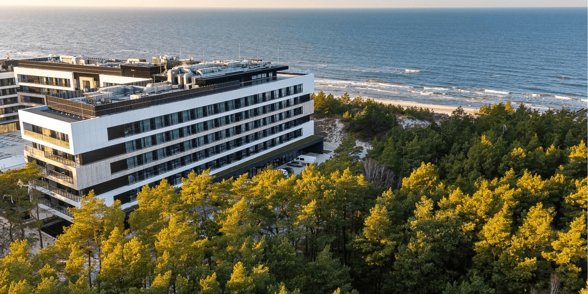 Black Month Sale na Travelist.pl ⚡️ Luksusowy 5* resort nad morzem 🌊 Baseny i sauny w cenie 💆‍♀️