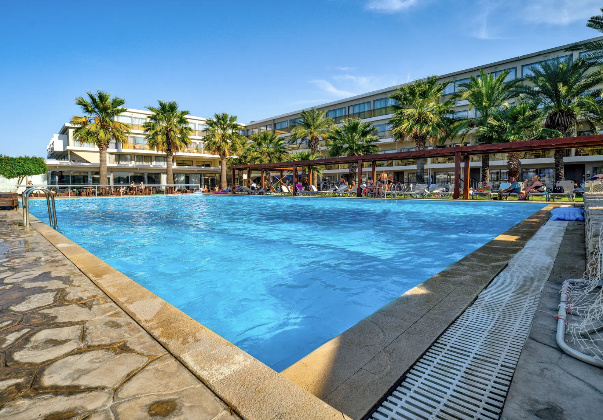 All inclusive na słonecznym Rodos 😎🍹 4* hotel z widokiem na Morze Egejskie za 2599 PLN