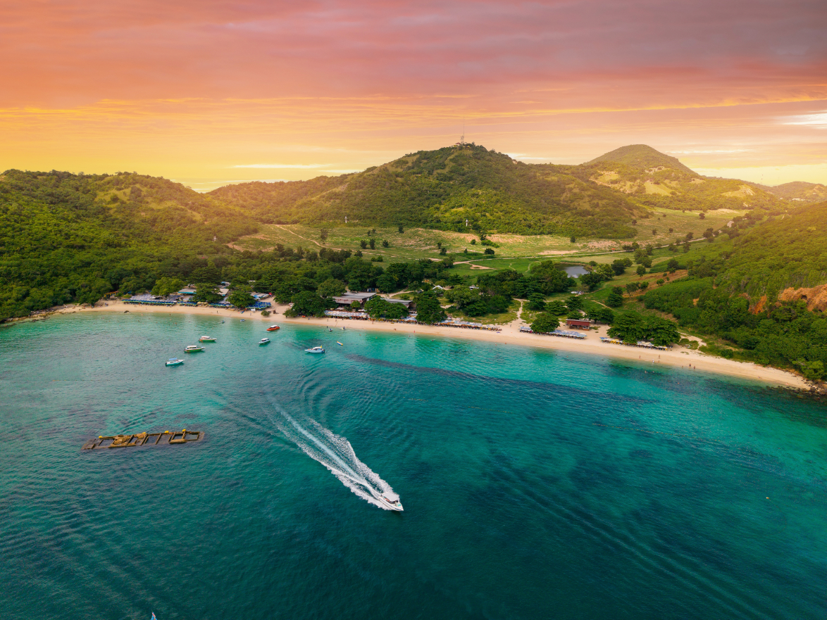 Przygoda w Tajlandii 🇹🇭 Loty z Warszawy do Bangkoku + prom na wyspę Ko Lan lub Ko Sichang od 2451 PLN😎