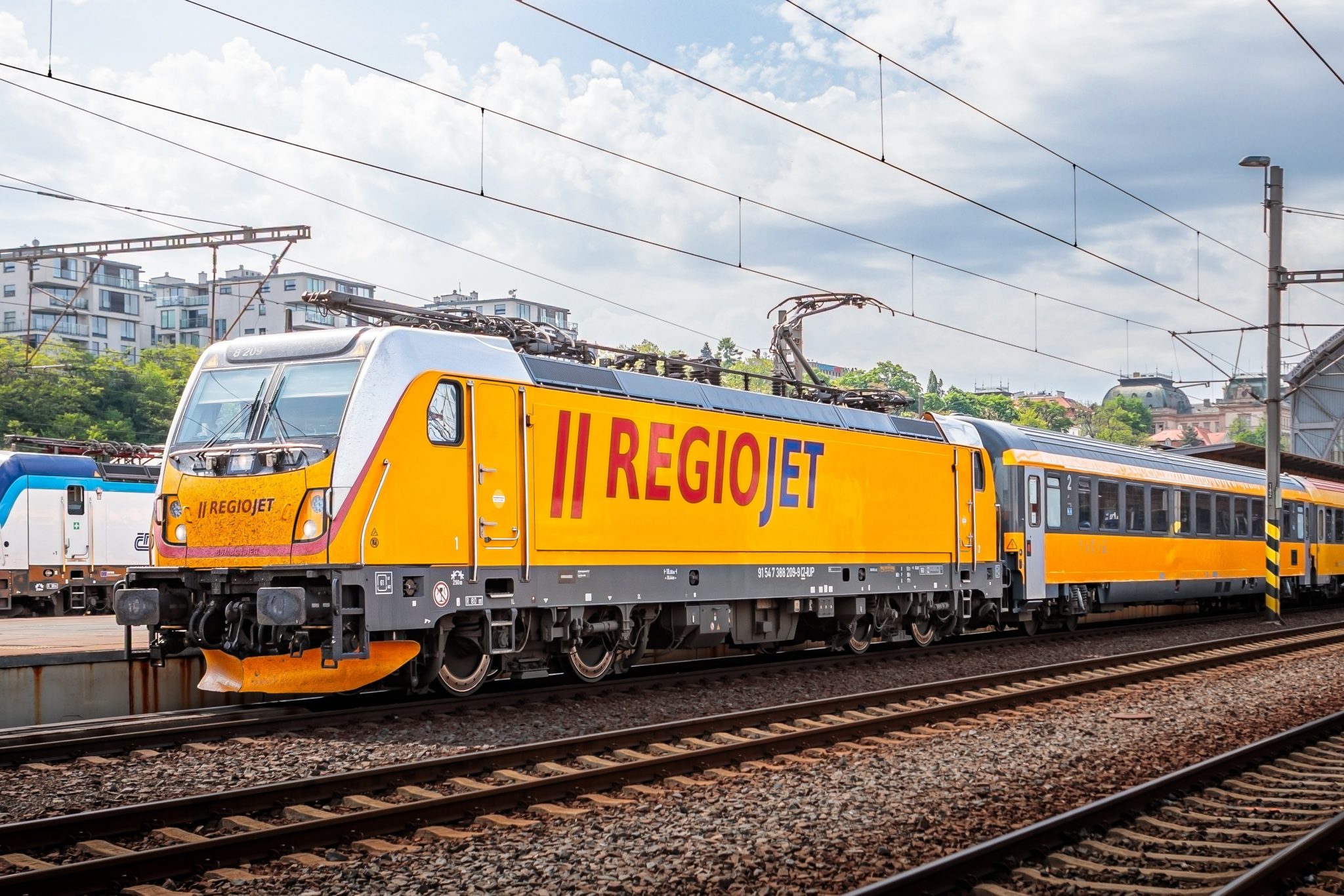 RegioJet znów w ostatniej chwili zostawił pasażerów na lodzie. „Bilet można anulować lub podróżować na stojąco”