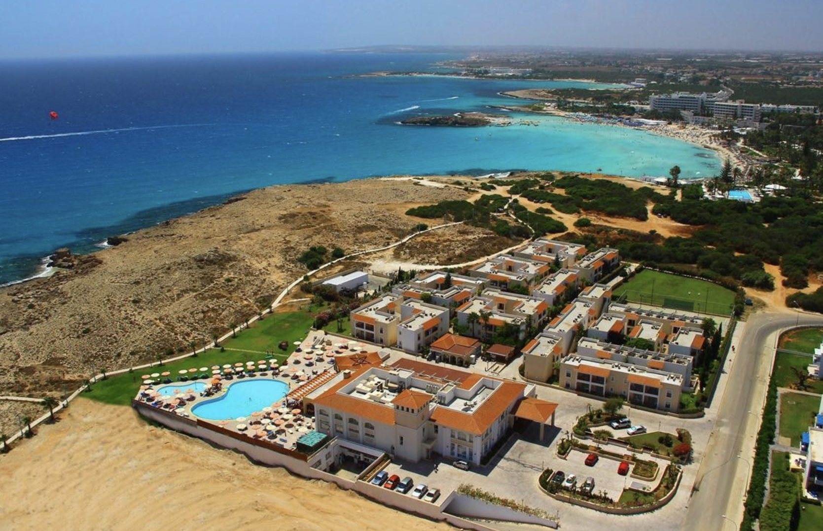 Cypryjski relaks w Ajia Napa 🏝️ 4* hotel blisko słynnej plaży Nissi za 1859 PLN