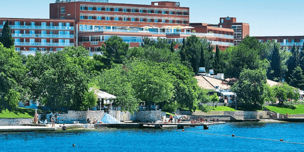 Majowy relaks w Chorwacji 🏖️ 4* hotel z all inclusive nad Adriatykiem za 2355 PLN