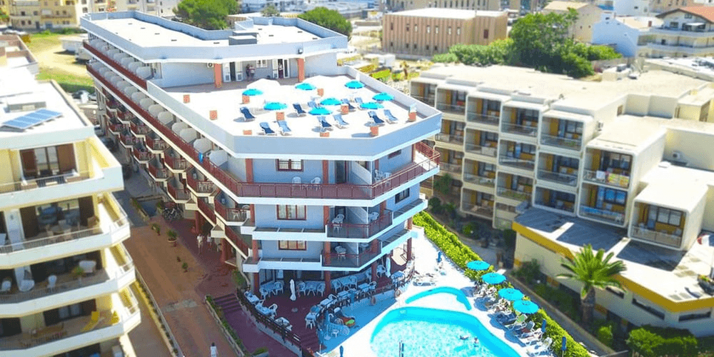 Sardynia na przedłużony weekend za 919 PLN🏖️☀️ Loty + ⭐⭐⭐ hotel nad morzem ✈️🌊