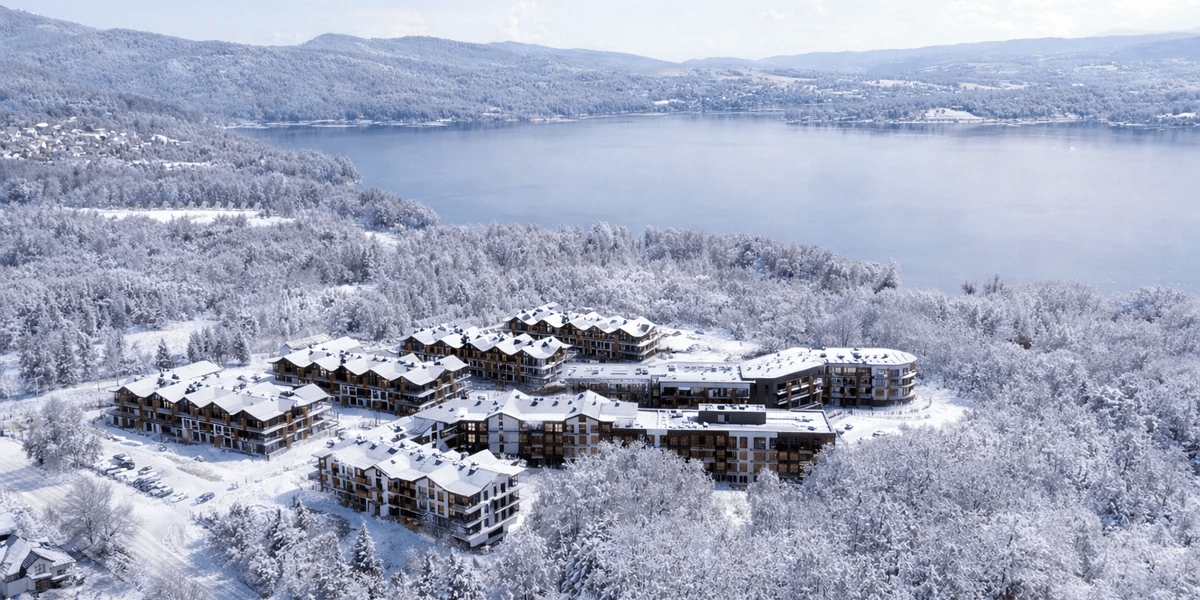 Beskidzki wypoczynek nad jeziorem 🏔️ Nowy apartamentowiec z widokiem na góry 🌊