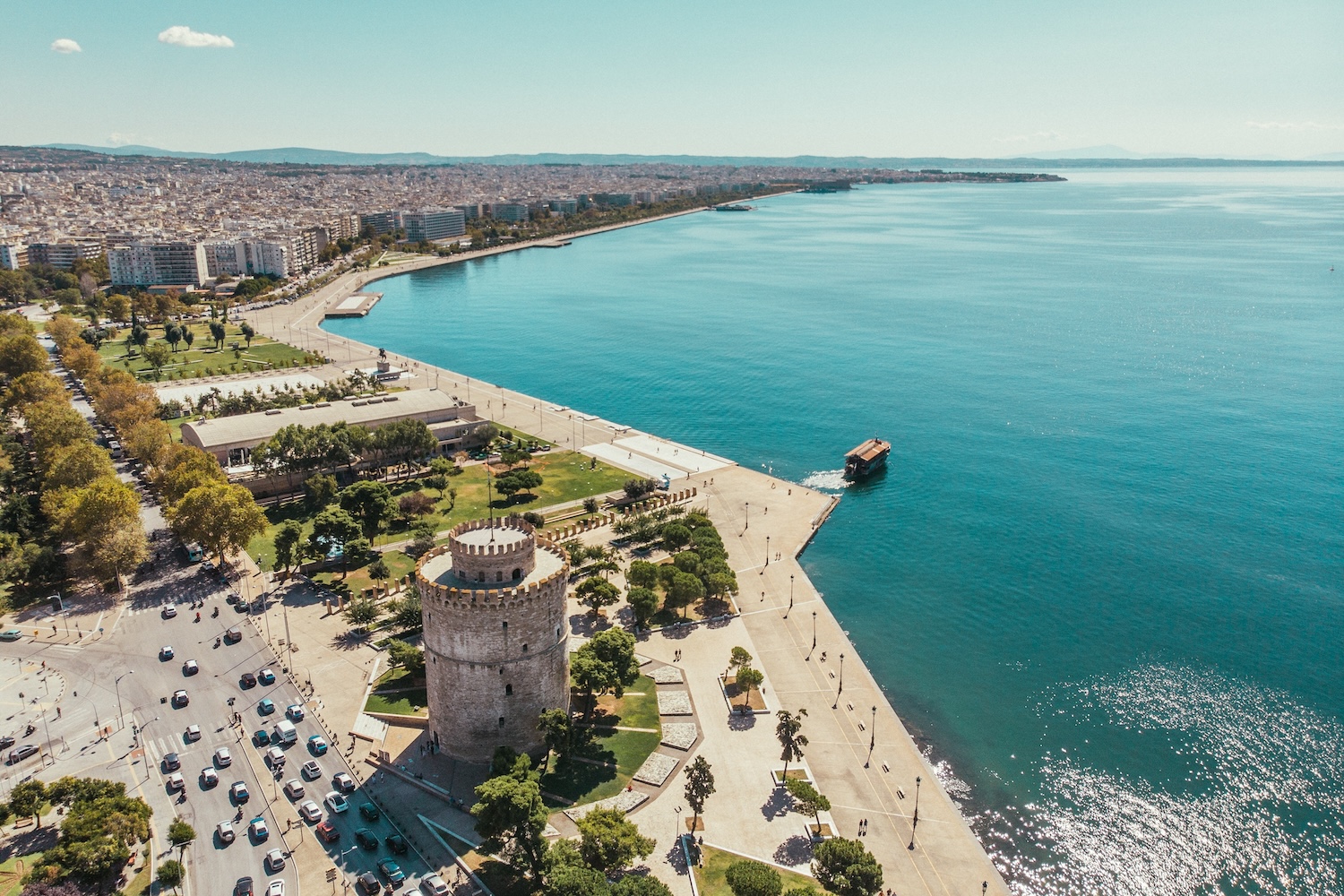 ☀️ Weekendowy chill w Grecji ✨ Loty i apartament w Salonikach za 512 PLN 👟🌅