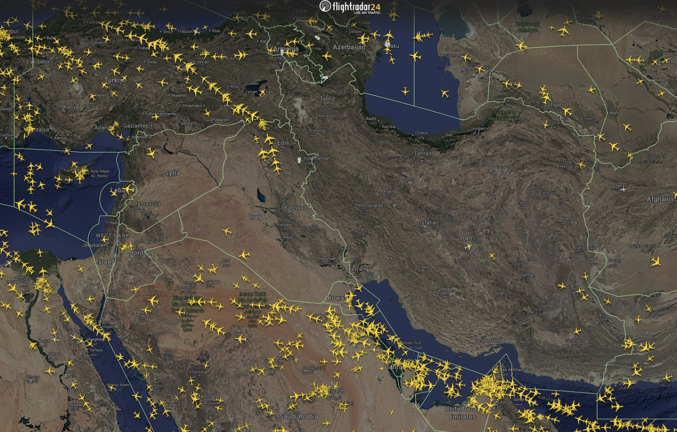Atak na Iran. LOT odwołuje kolejne loty! Wiemy, co z Wizz Airem, Ryanairem i innymi [NA ŻYWO]