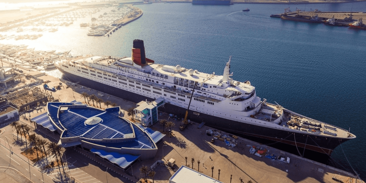 Wczasy na legendarnym liniowcu w Dubaju 🚢✨ 4* hotel Queen Elizabeth 2 za 3205 PLN