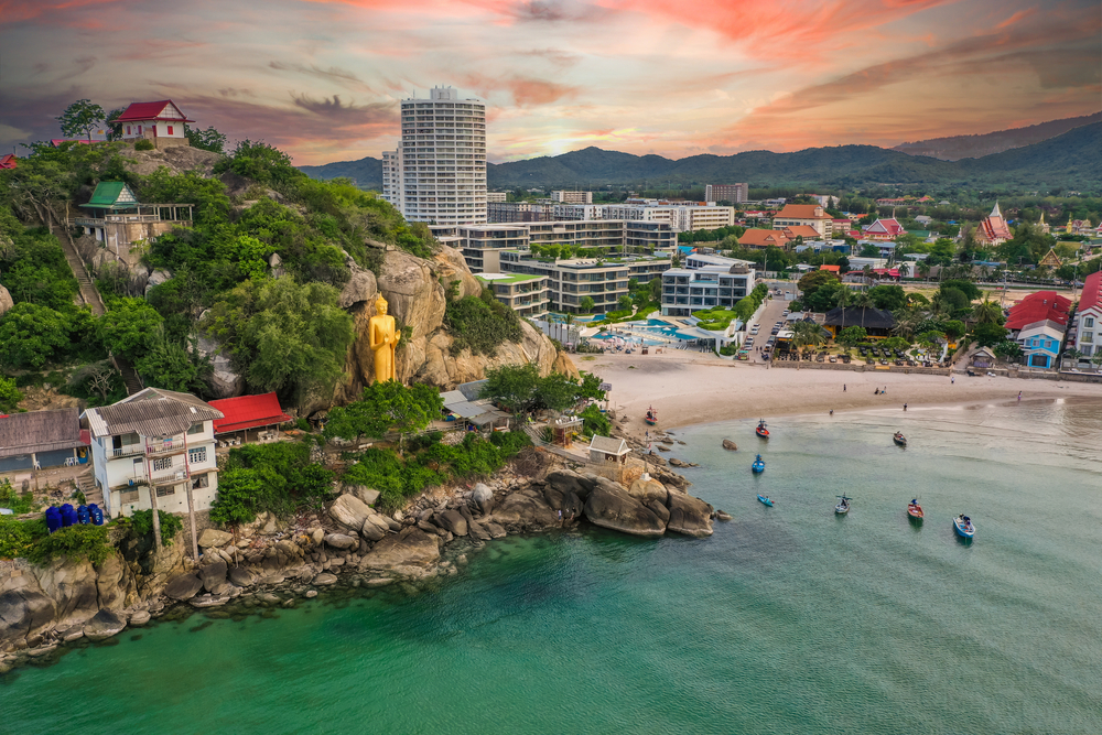 Tajlandia mniej znana ☀️🌴 Hua Hin na 10 dni za 3738 PLN (loty z bagażem + ⭐⭐⭐⭐ hotel z basenem i prywatną plażą) 💦👙