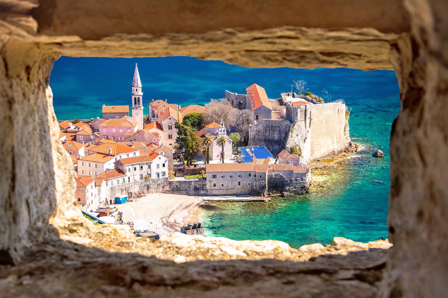 Adriatyk, góry i dawka witaminy D ☀️ ✨ Przedłużony weekend w Czarnogórze za 479 PLN ⛰️ 🌊