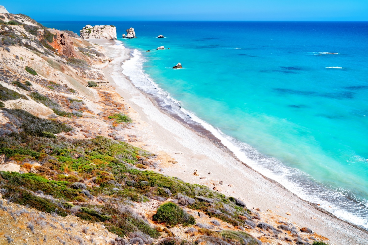 Wielkanoc na Cyprze za 598 PLN 🐣🌤️👣 Loty z Warszawy i 2 noce w apartamencie