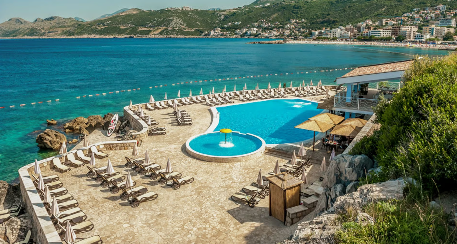 Odkryj Czarnogórę 🌊⛰️ Świetnie oceniane hotele nad Adriatykiem na urlop i city break 🏖️☀️