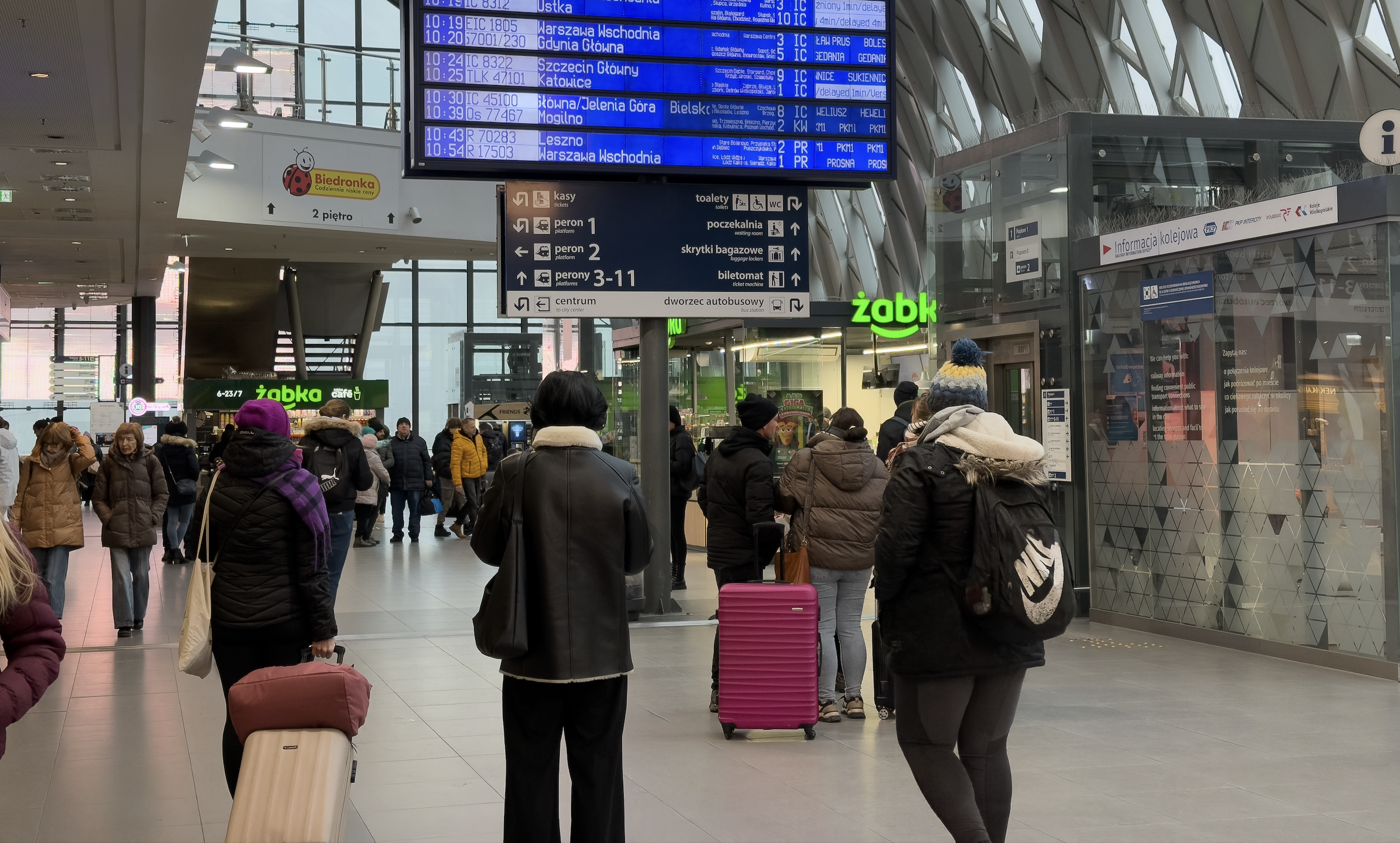 Będzie cenowa rewolucja? Wiemy, na którym polskim lotnisku powstanie pierwsza Żabka